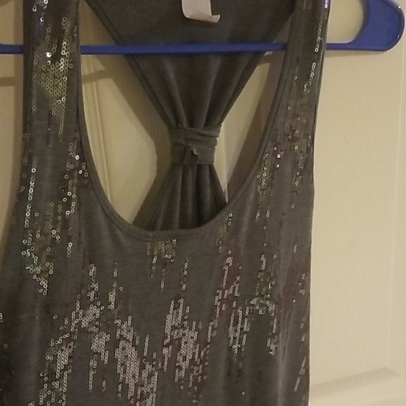 Top - Picture 2 of 4